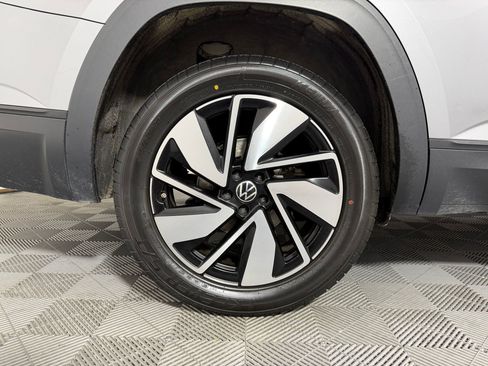 Used 2025 Volkswagen Atlas SE AWD/4WD image 19