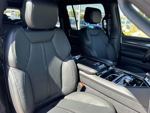 New 2024 Jeep Wagoneer Base w/ Premium Group I image 33