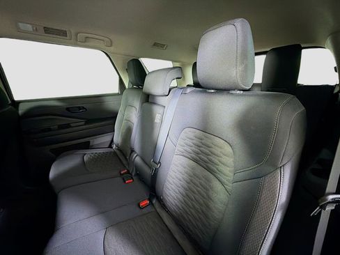 Used 2025 Nissan Pathfinder SV image 23