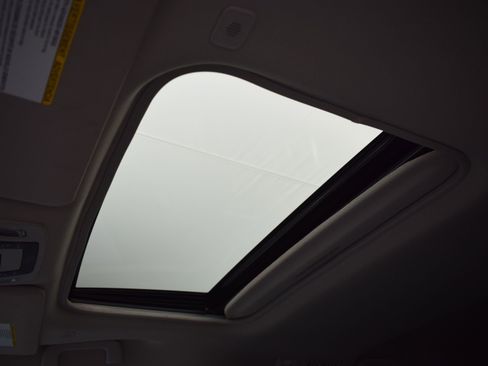 Used 2025 Toyota Sienna XLE FWD image 21