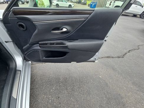 Used 2019 Lexus ES 300h w/ Premium Package FWD image 31