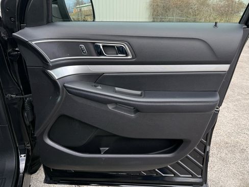 Used 2017 Ford Explorer XLT w/ Equipment Group 202A image 28