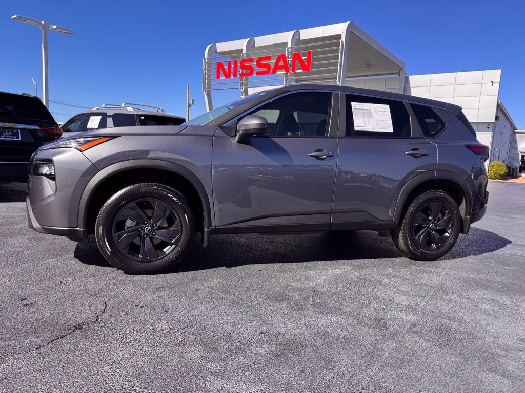 Used 2026 Nissan Rogue SV w/ Cold Weather Package FWD image 2