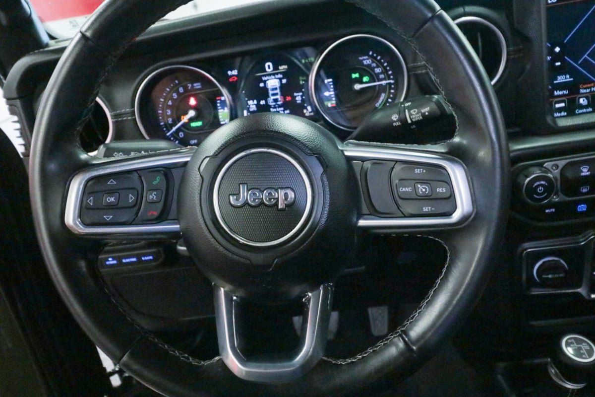 Used 2021 Jeep Wrangler Unlimited Sahara AWD/4WD image 18