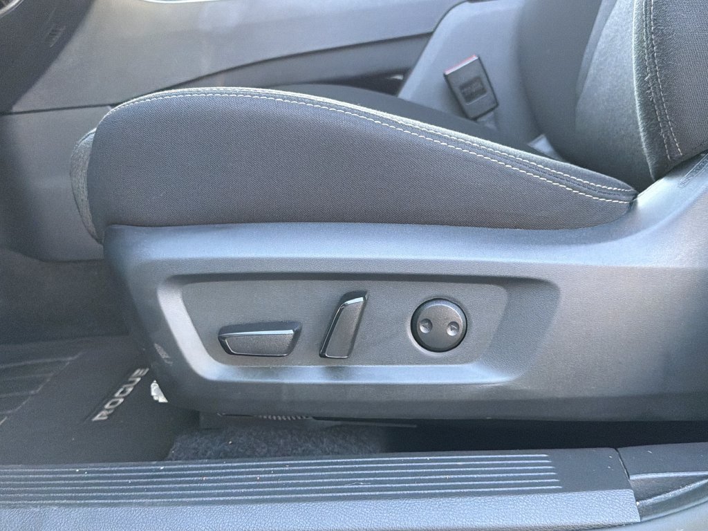 Used 2025 Nissan Rogue SV AWD/4WD image 22
