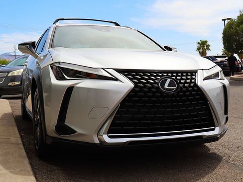 Used 2019 Lexus UX 200 w/ Premium Package FWD image 18