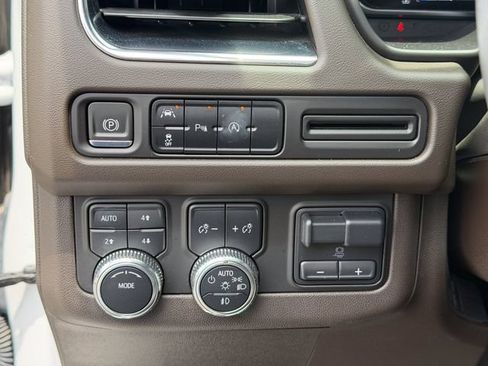 Used 2023 GMC Yukon SLT w/ Max Trailering Package AWD/4WD image 9