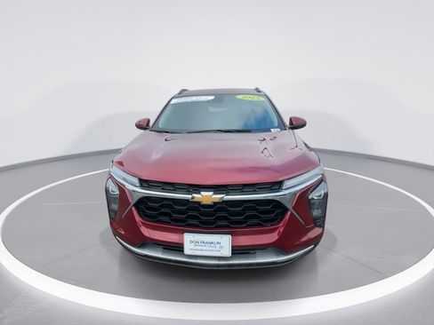 Used 2025 Chevrolet Trax LT w/ LT Convenience Package image 3