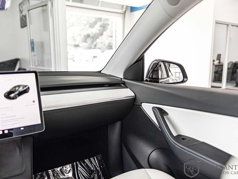 Used 2021 Tesla Model Y Long Range AWD/4WD image 34