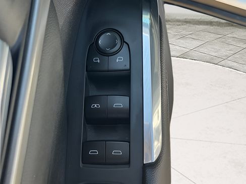 Used 2026 Chevrolet Traverse LT FWD image 15
