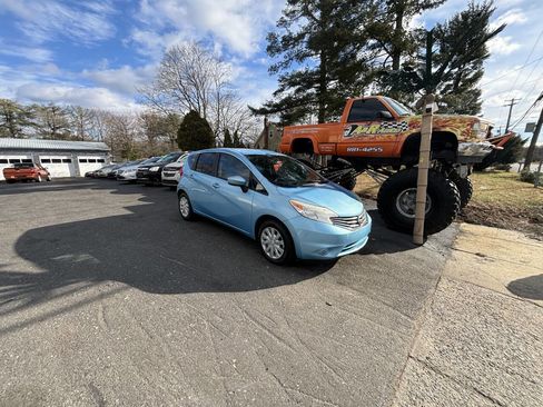 Used 2015 Nissan Versa Note SV image 2