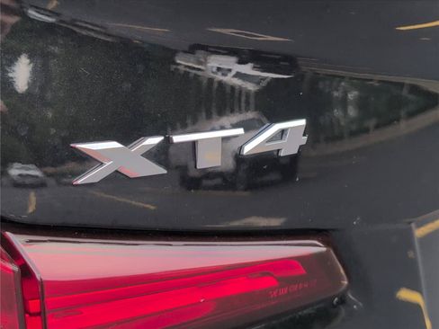Used 2025 Cadillac XT4 Premium Luxury FWD image 6