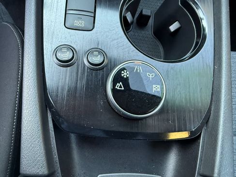 Used 2023 Nissan Rogue SV AWD/4WD image 22