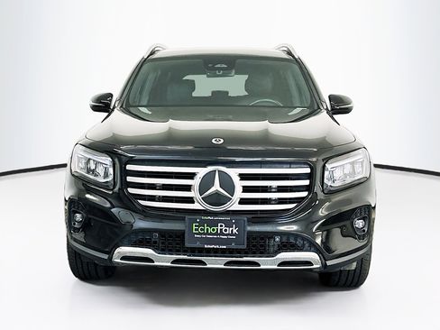 Used 2025 Mercedes-Benz GLB 250 4MATIC image 2
