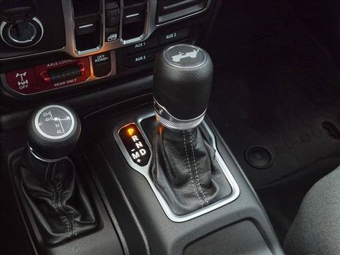 Used 2025 Jeep Wrangler Unlimited Sport AWD/4WD image 15