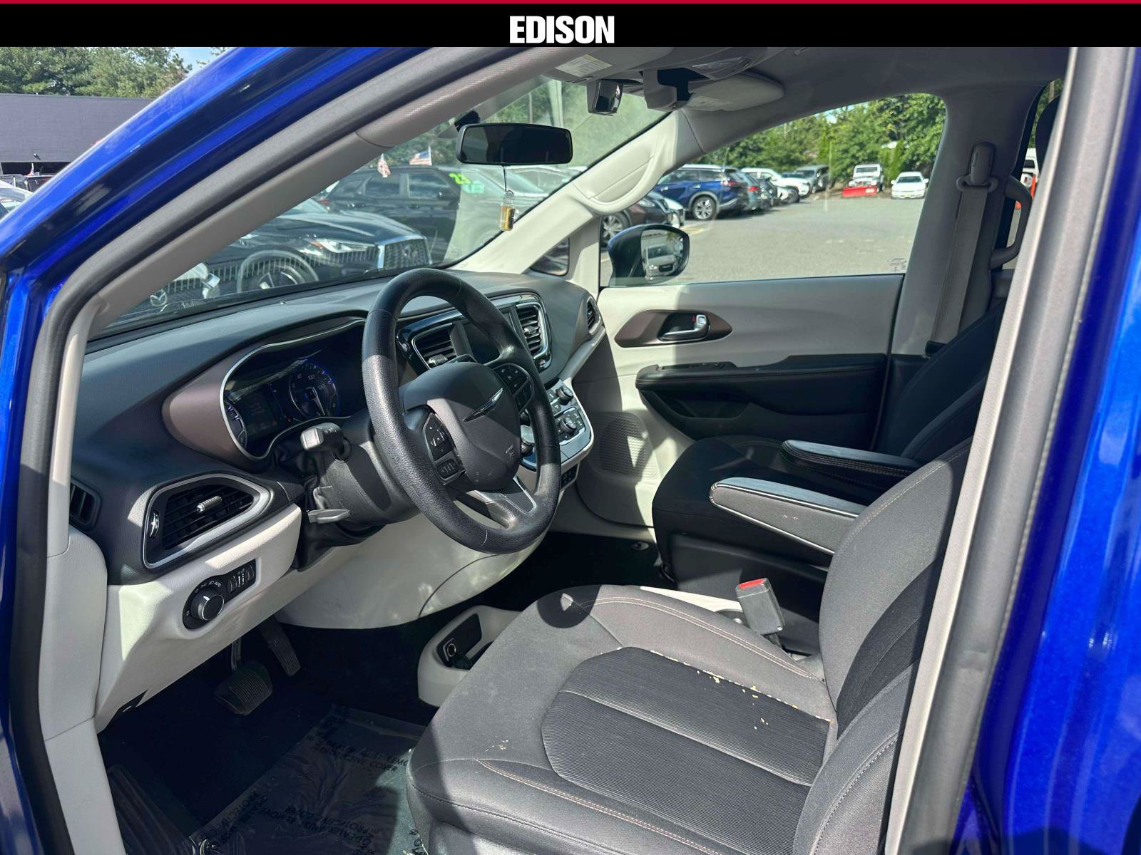 Used 2019 Chrysler Pacifica LX FWD image 14