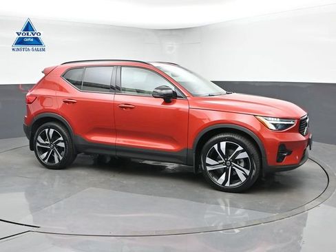 Used 2023 Volvo XC40 B5 Plus w/ Driver Assist Package AWD/4WD image 1