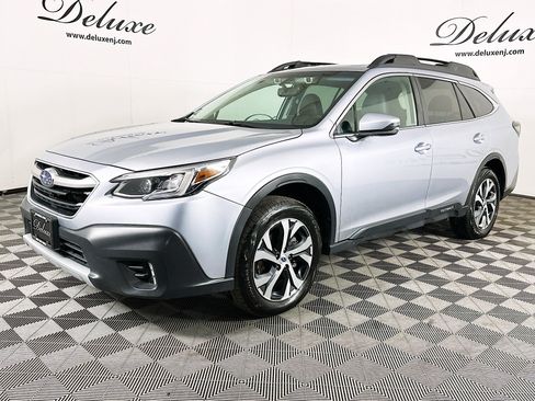Used 2022 Subaru Outback Limited XT image 3