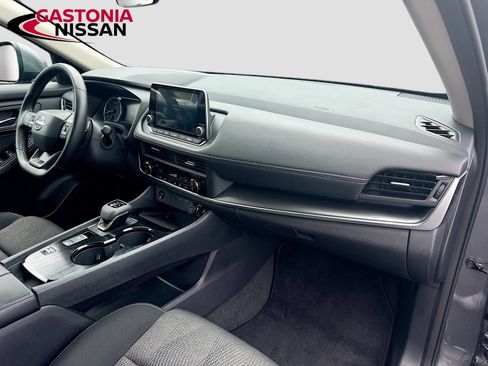 Used 2026 Nissan Rogue SV FWD image 37