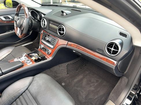 Used 2014 Mercedes-Benz SL 550 image 21