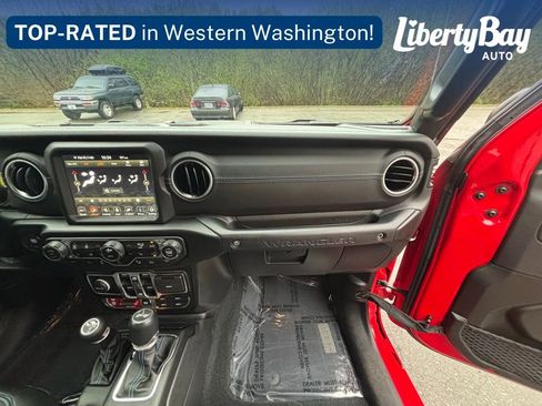 Used 2022 Jeep Wrangler Unlimited Rubicon 4xe w/ Steel Bumper Group AWD/4WD image 21