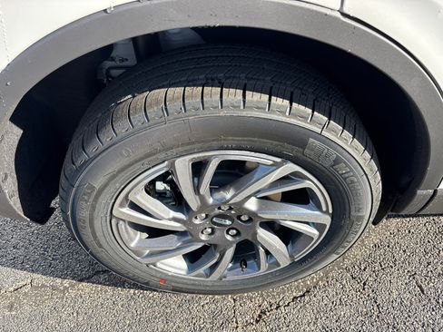 New 2026 Lincoln Corsair Premiere image 10