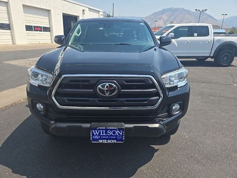 Used 2019 Toyota Tacoma SR5 AWD/4WD image 2