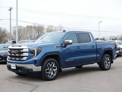 Used 2024 GMC Sierra 1500 SLE image 3