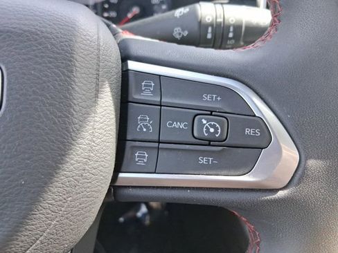 Used 2025 Jeep Compass Trailhawk image 18