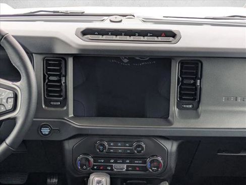 New 2025 Ford Bronco Badlands image 12