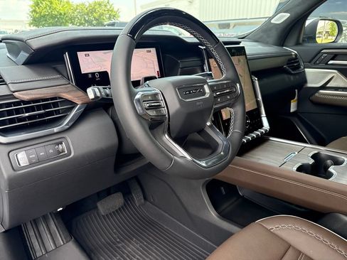 New 2026 GMC Acadia Denali Ultimate w/ LPO, Floor Liner Package AWD/4WD image 10