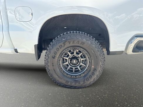 Used 2022 Chevrolet Silverado 1500 LT AWD/4WD image 10