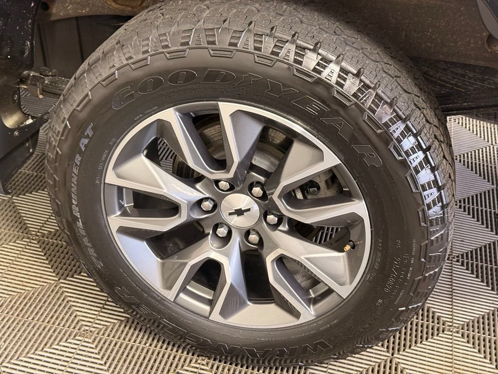 Used 2024 Chevrolet Silverado 1500 RST AWD/4WD image 15