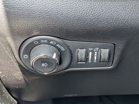 Used 2023 Jeep Compass Altitude image 28