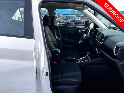 Used 2025 Hyundai Venue SEL FWD image 7