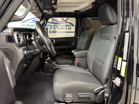 Used 2019 Jeep Wrangler Unlimited Sahara w/ Safety Group image 9