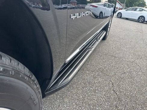 Used 2024 GMC Yukon XL SLT image 9