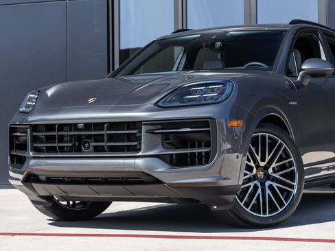 Certified 2026 Porsche Cayenne E-Hybrid AWD/4WD image 7