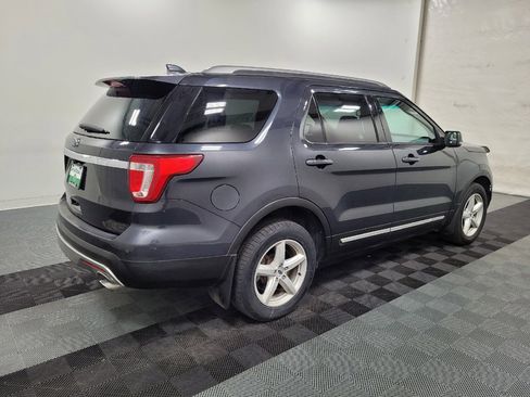 Used 2017 Ford Explorer XLT w/ Equipment Group 202A AWD/4WD image 10