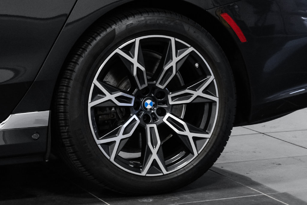 Used 2024 BMW i7 xDrive60 AWD/4WD image 64