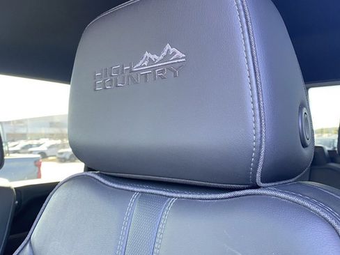 Used 2022 Chevrolet Silverado 2500 High Country image 21