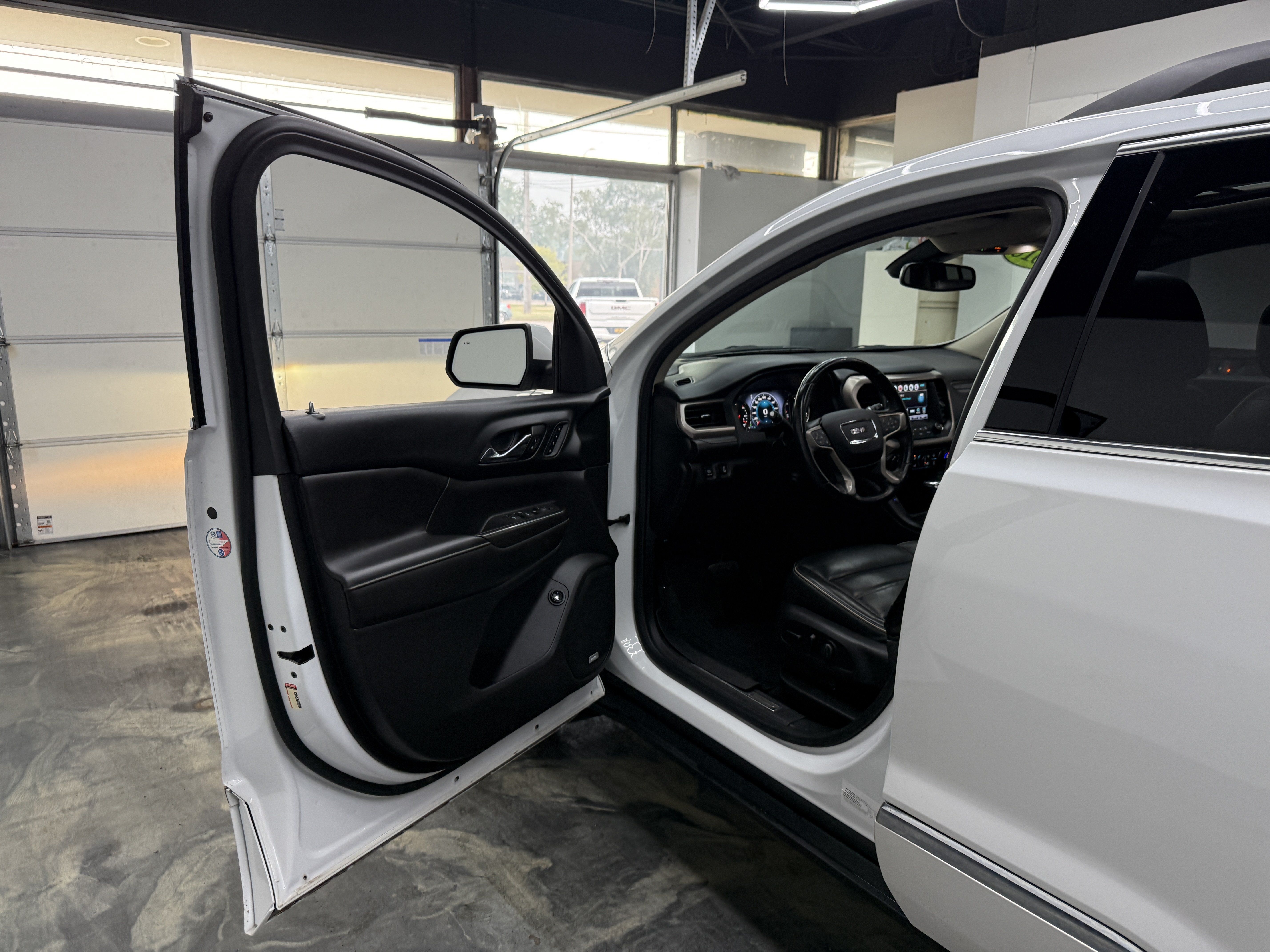 Used 2018 GMC Acadia Denali AWD/4WD image 8