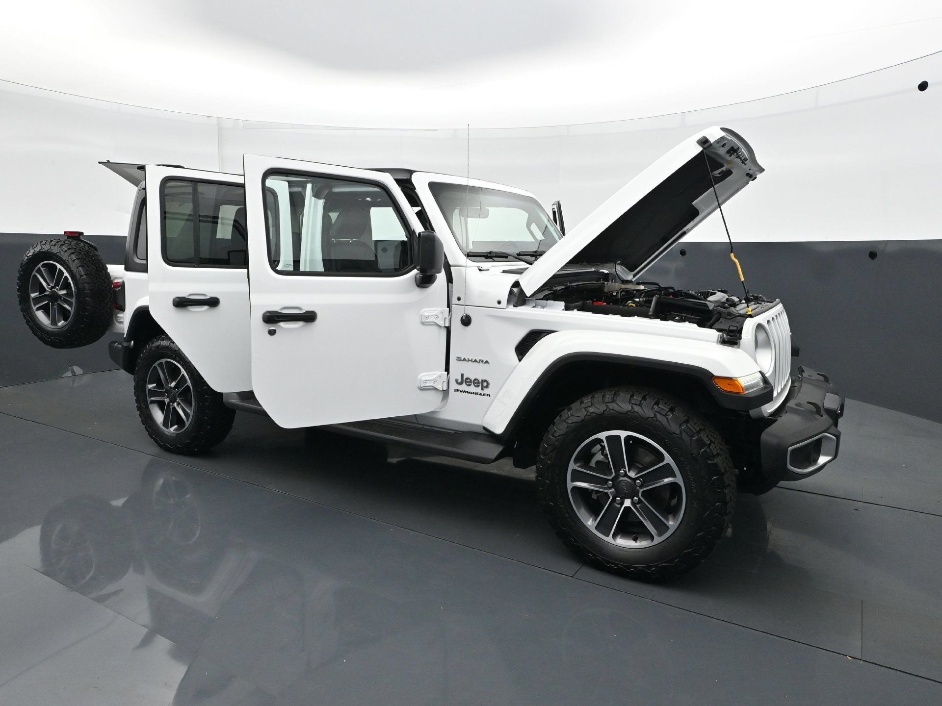Used 2023 Jeep Wrangler Unlimited Sahara w/ LED Lighting Group AWD/4WD image 35