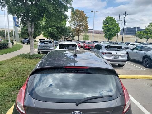 Used 2018 Ford Fiesta SE image 6