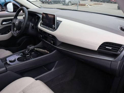Certified 2025 Nissan Rogue SV AWD/4WD image 27