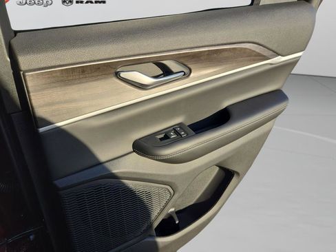 New 2026 Jeep Grand Cherokee Altitude AWD/4WD image 28