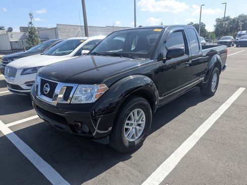 Used 2017 Nissan Frontier SV RWD image 2