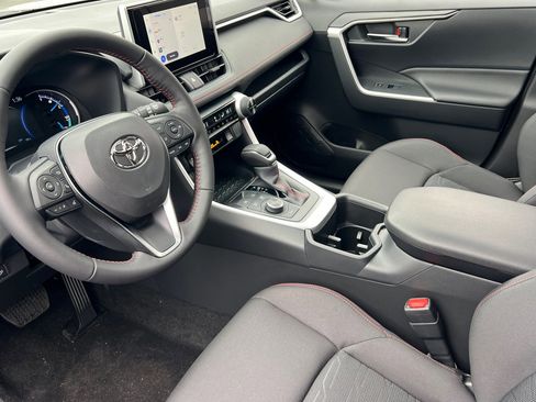 Certified 2025 Toyota RAV4 SE image 9