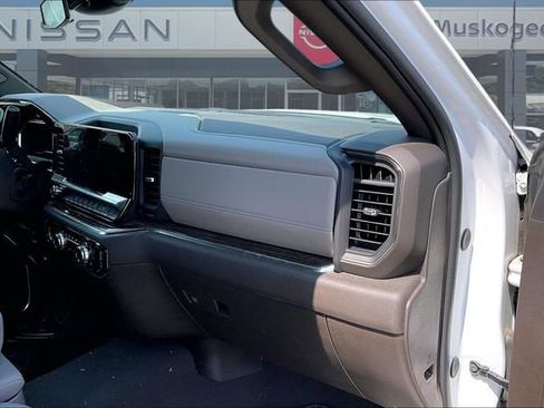 Used 2024 GMC Sierra 1500 SLE RWD image 25