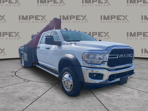 Used 2024 RAM 5500 Tradesman w/ Chrome Appearance Group AWD/4WD image 7